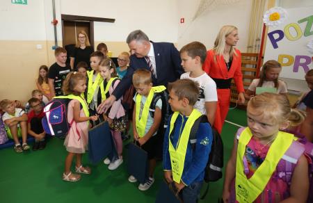 PRVI ŠOLSKI DAN SPREJEM PRVOOLČKOV BEGUNJE 12 FOTO LJUBO VUKELIČ